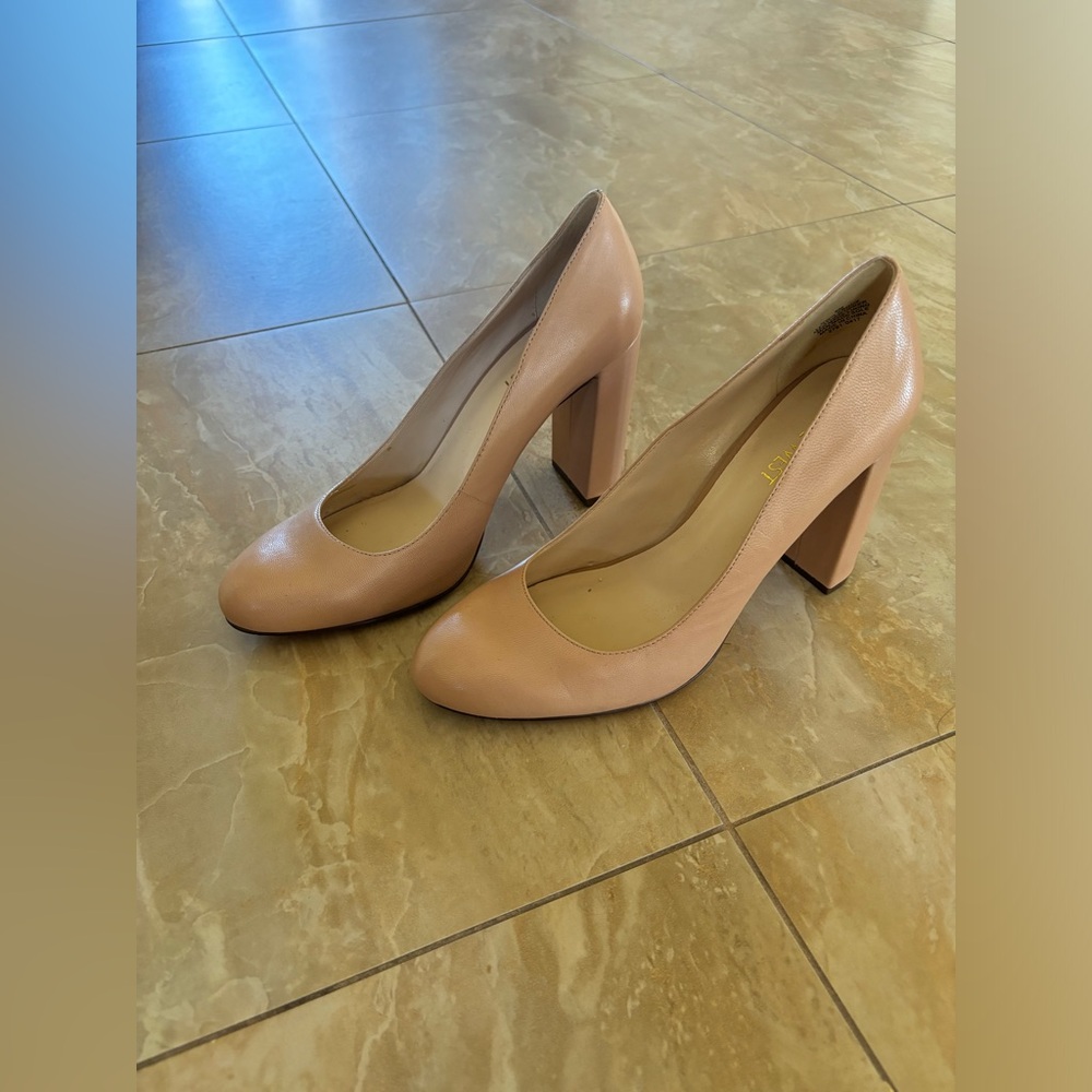 Nine West Nude Pumpswomen size 8
